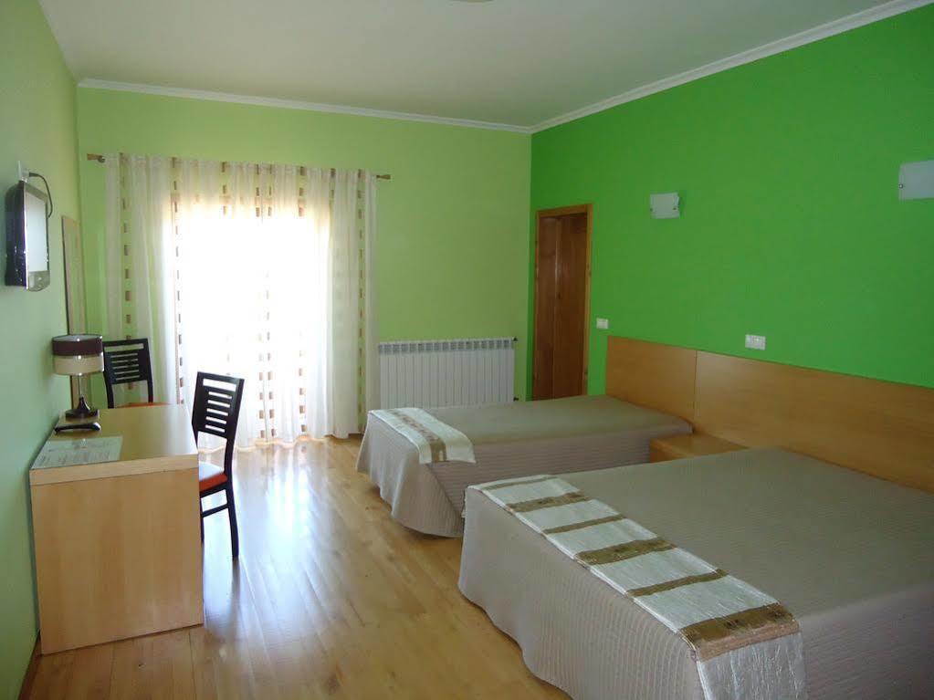 Hotel Encostas De Nantes ชาเวส ภายนอก รูปภาพ